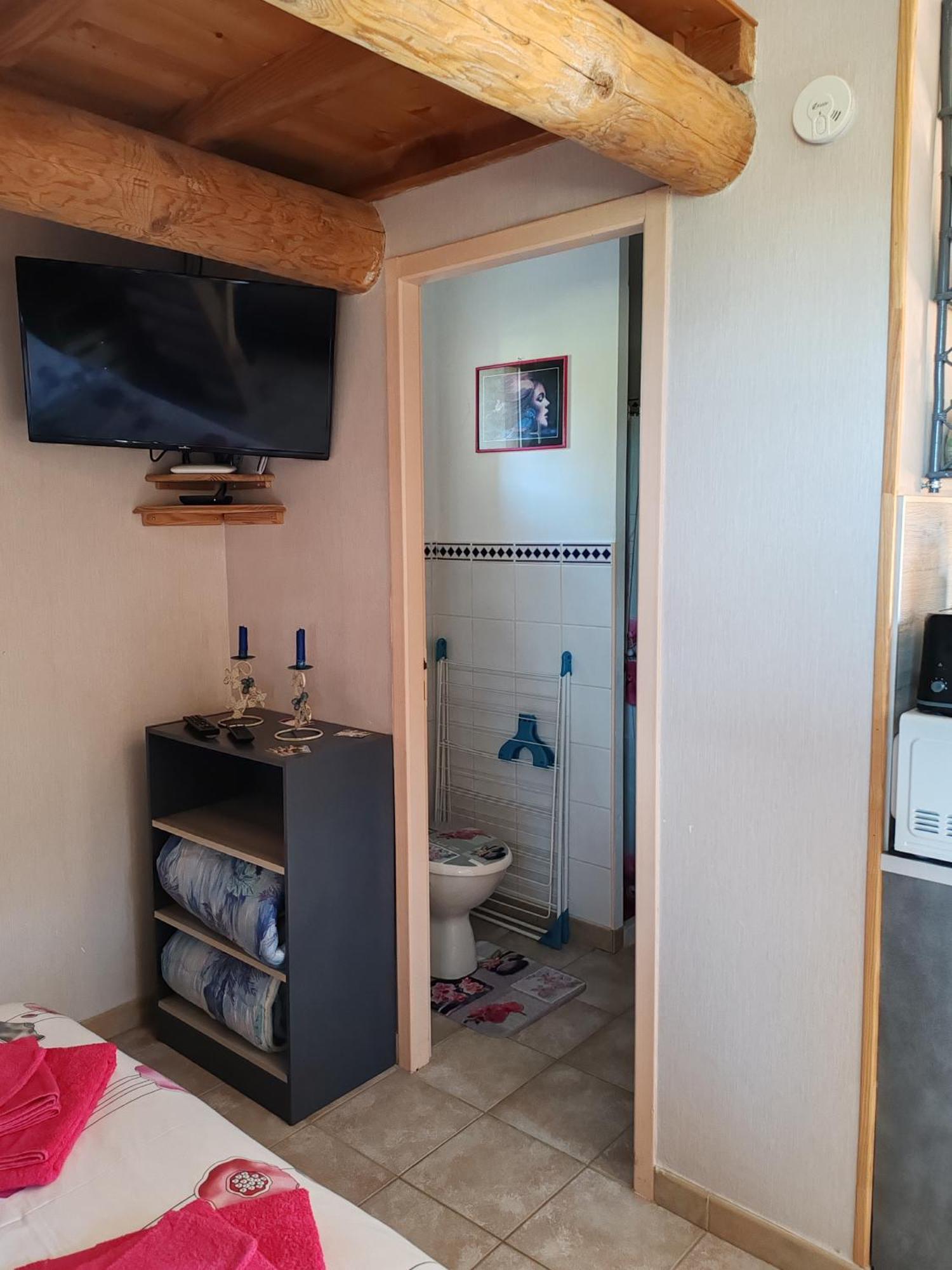 Studio Meuble Independant Chez L'Habitant Uchaux Luaran gambar