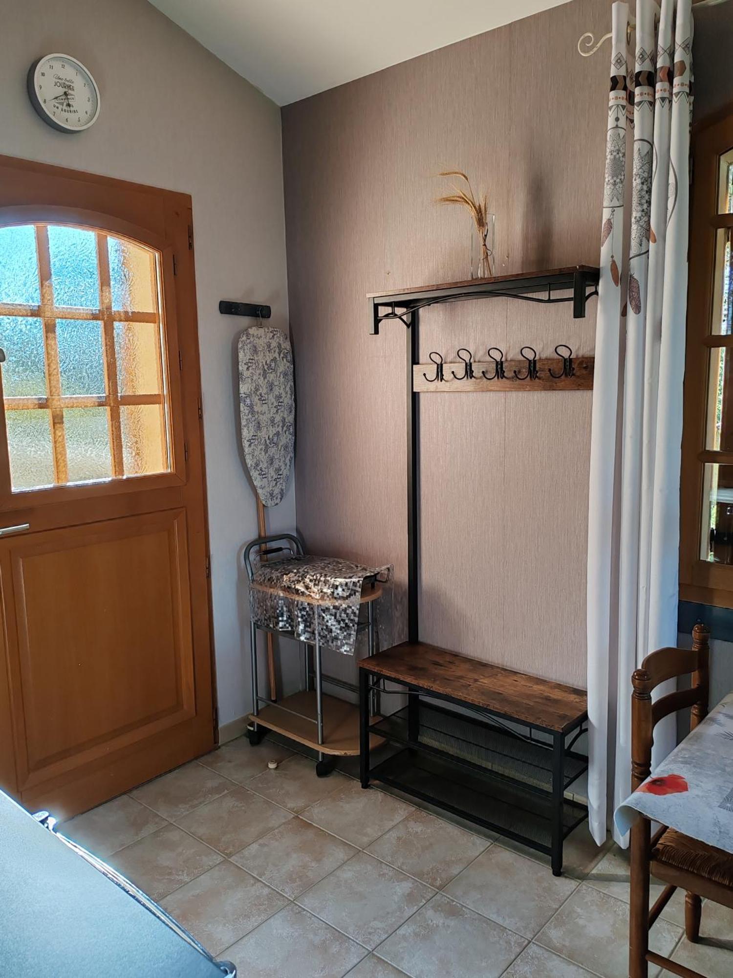 Studio Meuble Independant Chez L'Habitant Uchaux Luaran gambar